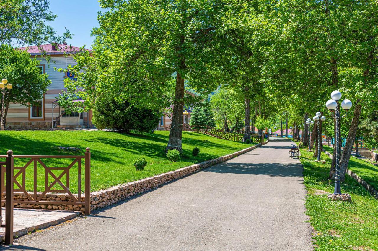 Лайнер Горный Курортный Комплекс Layner В Чимгане Kültér fotó